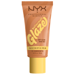 NYX Buttermelt glaze tečni puder 03 cashew butta