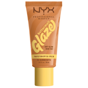 NYX Buttermelt glaze tečni puder 04 almond butta